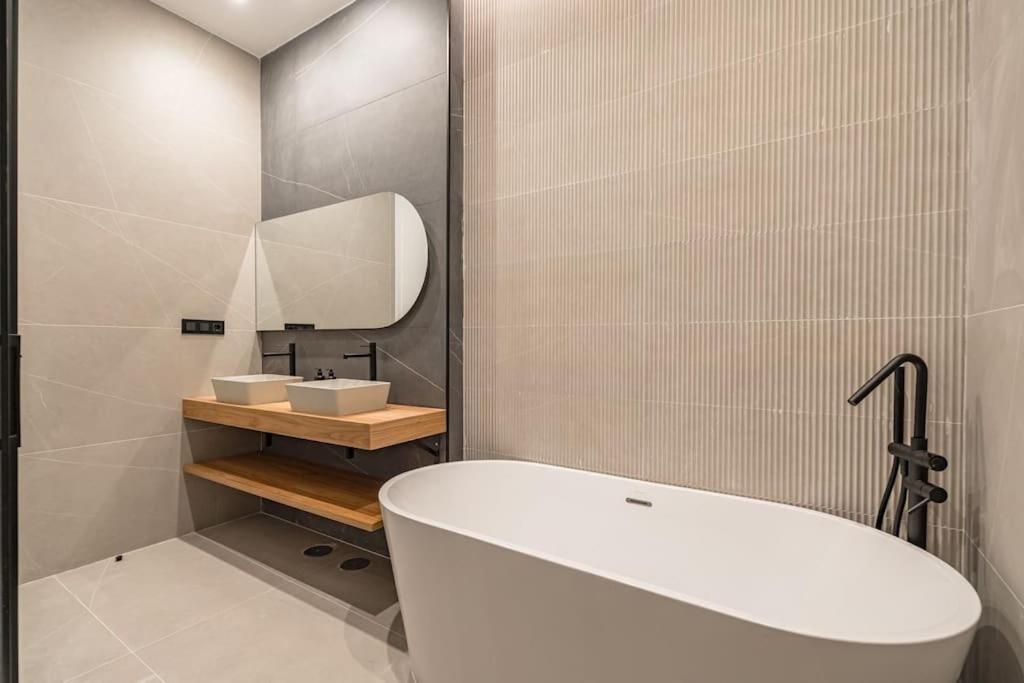 Centro XIII Calle De La Paz 2Br 2Bh マドリード エクステリア 写真