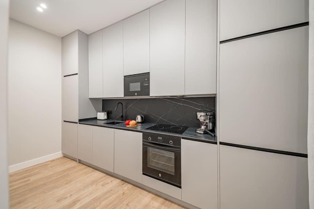 Centro XIII Calle De La Paz 2Br 2Bh マドリード エクステリア 写真
