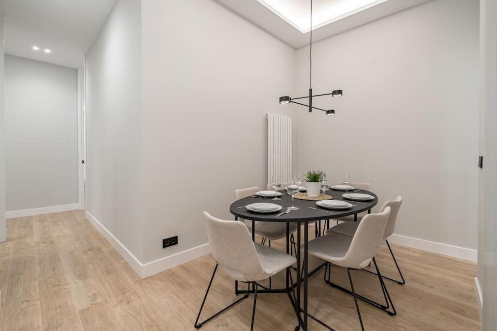 Centro XIII Calle De La Paz 2Br 2Bh マドリード エクステリア 写真